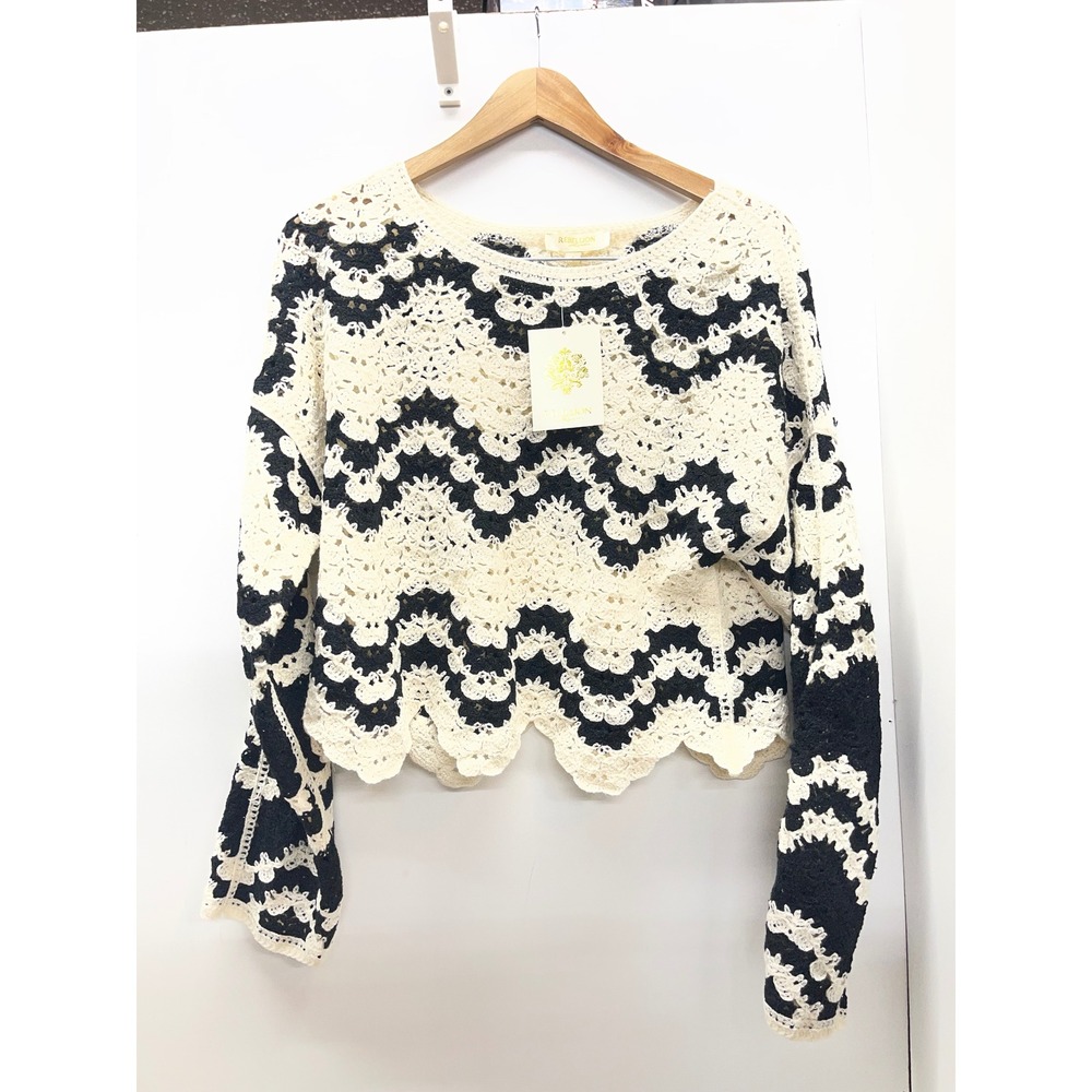 Rebellion Womens Crochet Sweater Black Cream Chevron Scallop Crop Top L NWT
